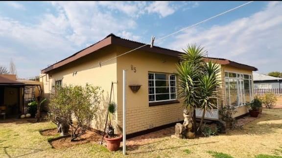 3 Bedroom Property for Sale in Miederpark North West